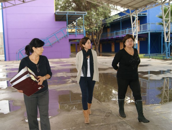 La directora de la Escuela Jesús Fernández Hidalgo junto a las autoridades. (M.Toro)